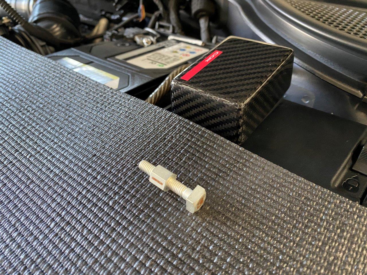 053 VW CC：バッテリーターミナルボルト取付 コックス株式会社 / COX Incorporated